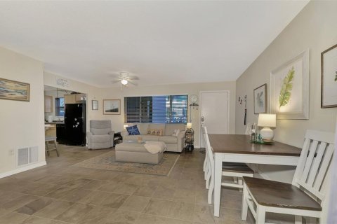 Condo in Bradenton, Florida, 2 bedrooms  № 2208260 - photo 7
