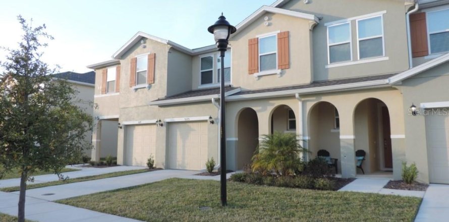 Adosado en Kissimmee, Florida 4 dormitorios, 153.2 m2 № 1638101