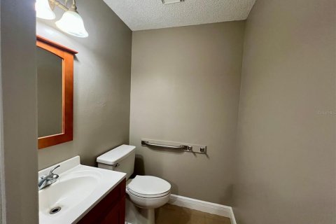 Propiedad comercial en alquiler en Fruitland Park, Florida, 379.97 m2 № 1688144 - foto 13