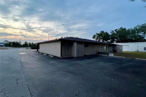 Propiedad comercial en alquiler en Fruitland Park, Florida, 379.97 m2 № 1688144 - foto 18