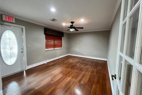 Propiedad comercial en alquiler en Fruitland Park, Florida, 379.97 m2 № 1688144 - foto 21