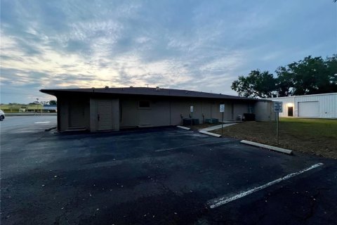 Propiedad comercial en alquiler en Fruitland Park, Florida, 379.97 m2 № 1688144 - foto 14