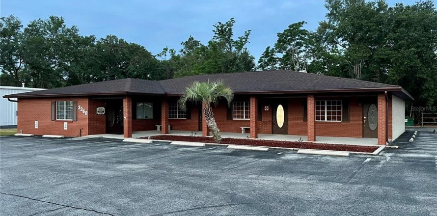 Immobilier commercial à Fruitland Park, Floride 379.97 m2 № 1688144