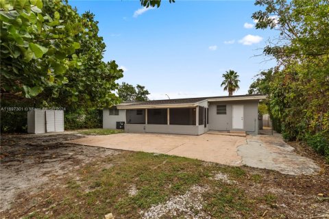 House in North Miami Beach, Florida 3 bedrooms, 185.99 sq.m. № 1461417 - photo 13