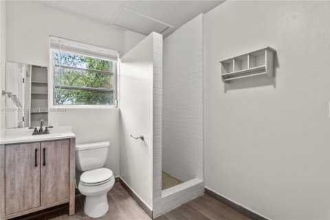 House in North Miami Beach, Florida 3 bedrooms, 185.99 sq.m. № 1461417 - photo 11