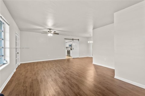 House in North Miami Beach, Florida 3 bedrooms, 185.99 sq.m. № 1461417 - photo 12