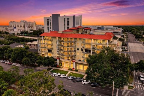 Condo in Saint Petersburg, Florida, 2 bedrooms № 2218223