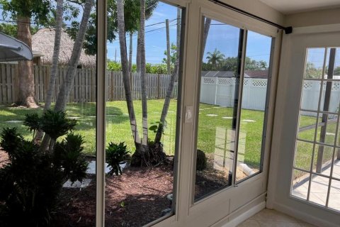 Villa ou maison à louer à Boca Raton, Floride: 3 chambres, 161.19 m2 № 2420696 - photo 8