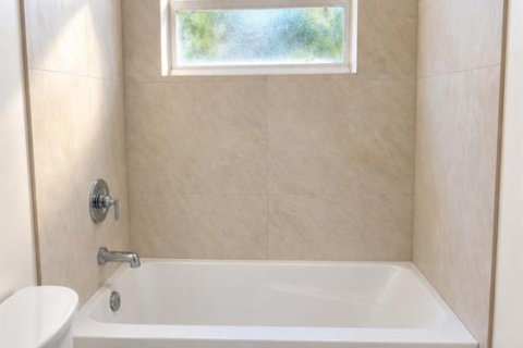 Villa ou maison à louer à Boca Raton, Floride: 3 chambres, 161.19 m2 № 2420696 - photo 13