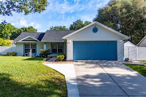 House in Clermont, Florida 3 bedrooms, 112.6 sq.m. № 2225755