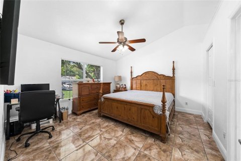 House in Clermont, Florida 3 bedrooms, 112.6 sq.m. № 2225755 - photo 15