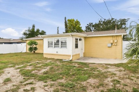Villa ou maison à louer à Holiday, Floride: 2 chambres, 84.73 m2 № 2389443 - photo 14