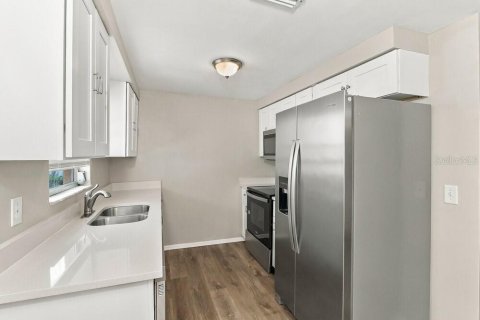 Villa ou maison à louer à Holiday, Floride: 2 chambres, 84.73 m2 № 2389443 - photo 7