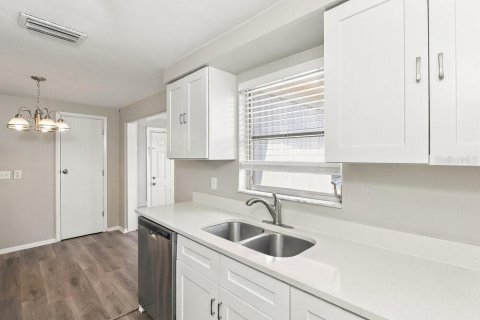 Villa ou maison à louer à Holiday, Floride: 2 chambres, 84.73 m2 № 2389443 - photo 8