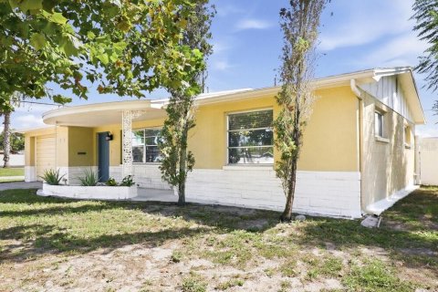 Villa ou maison à louer à Holiday, Floride: 2 chambres, 84.73 m2 № 2389443 - photo 3