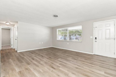 Villa ou maison à louer à Holiday, Floride: 2 chambres, 84.73 m2 № 2389443 - photo 5