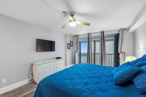 Condo in Madeira Beach, Florida, 2 bedrooms № 2101645 - photo 17