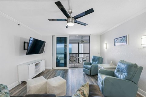 Condo in Madeira Beach, Florida, 2 bedrooms № 2101645 - photo 12