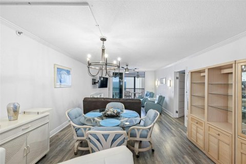 Condo in Madeira Beach, Florida, 2 bedrooms № 2101645 - photo 11
