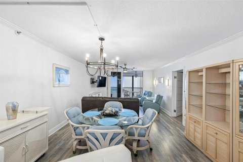 Condo in Madeira Beach, Florida, 2 bedrooms № 2101645 - photo 8