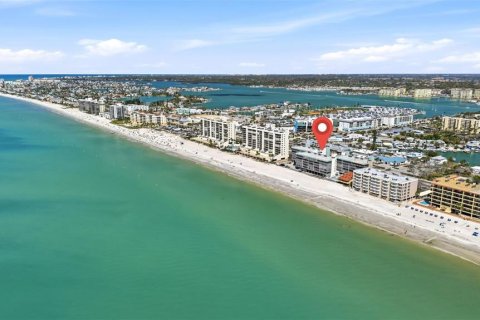 Condo in Madeira Beach, Florida, 2 bedrooms № 2101645 - photo 3
