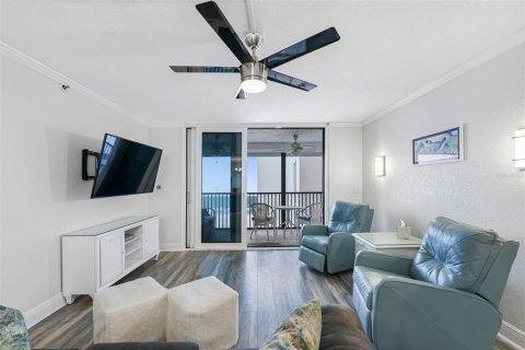 Condo in Madeira Beach, Florida, 2 bedrooms № 2101645 - photo 14
