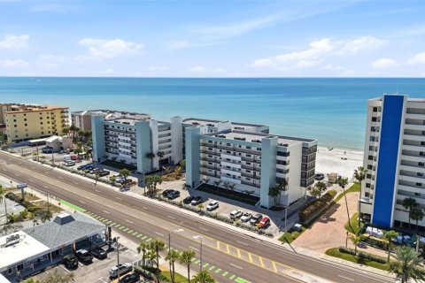 Condo in Madeira Beach, Florida, 2 bedrooms № 2101645 - photo 30