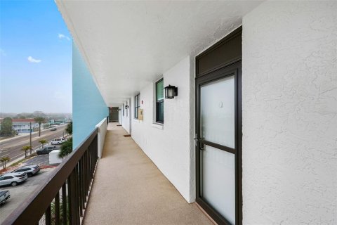 Condo in Madeira Beach, Florida, 2 bedrooms № 2101645 - photo 4