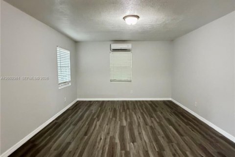 Immobilier commercial à vendre à Lake Worth, Floride: 238.48 m2 № 2069374 - photo 10