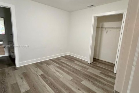 Immobilier commercial à vendre à Lake Worth, Floride: 238.48 m2 № 2069374 - photo 4