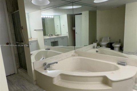 Copropriété à louer à Miami, Floride: 2 chambres, 142.88 m2 № 1940311 - photo 13
