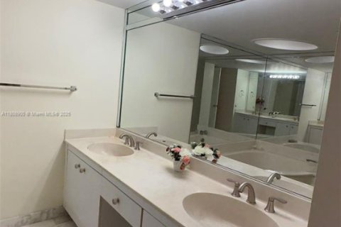 Copropriété à louer à Miami, Floride: 2 chambres, 142.88 m2 № 1940311 - photo 14