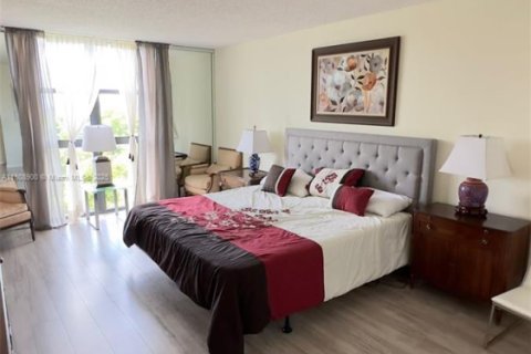 Copropriété à louer à Miami, Floride: 2 chambres, 142.88 m2 № 1940311 - photo 15