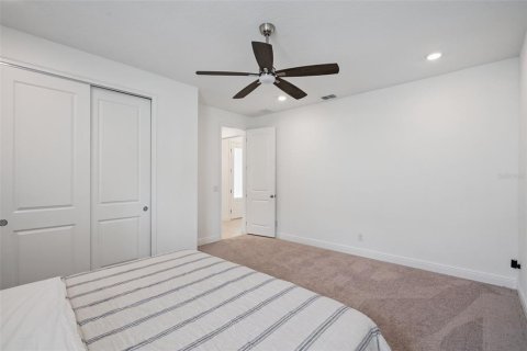 House in HAMPTON OAKS in Deltona, Florida 4 bedrooms, 250 sq.m. № 2284592 - photo 13