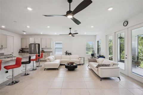 House in HAMPTON OAKS in Deltona, Florida 4 bedrooms, 250 sq.m. № 2284592 - photo 4