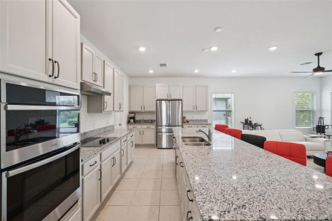 House in HAMPTON OAKS in Deltona, Florida 4 bedrooms, 250 sq.m. № 2284592 - photo 9
