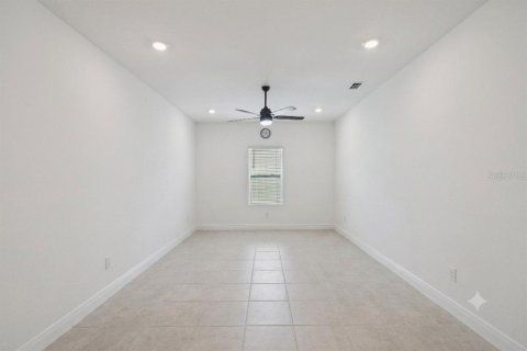 House in HAMPTON OAKS in Deltona, Florida 4 bedrooms, 250 sq.m. № 2284592 - photo 30