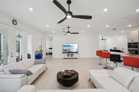 House in HAMPTON OAKS in Deltona, Florida 4 bedrooms, 250 sq.m. № 2284592 - photo 5