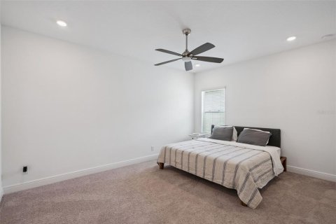 House in HAMPTON OAKS in Deltona, Florida 4 bedrooms, 250 sq.m. № 2284592 - photo 14