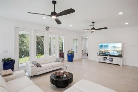 House in HAMPTON OAKS in Deltona, Florida 4 bedrooms, 250 sq.m. № 2284592 - photo 2