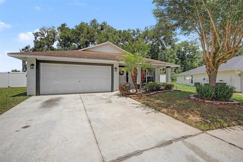 House in Dade City, Florida 4 bedrooms, 147.71 sq.m. № 2222765 - photo 2