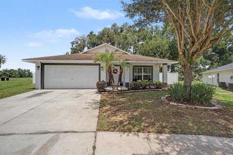 House in Dade City, Florida 4 bedrooms, 147.71 sq.m. № 2222765 - photo 3