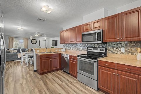 House in Dade City, Florida 4 bedrooms, 147.71 sq.m. № 2222765 - photo 16