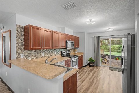 House in Dade City, Florida 4 bedrooms, 147.71 sq.m. № 2222765 - photo 13