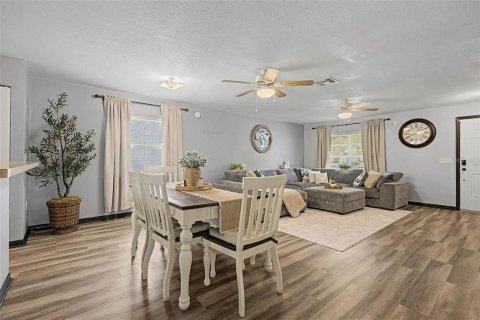 House in Dade City, Florida 4 bedrooms, 147.71 sq.m. № 2222765 - photo 10