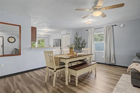 House in Dade City, Florida 4 bedrooms, 147.71 sq.m. № 2222765 - photo 11
