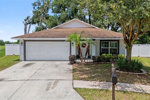House in Dade City, Florida 4 bedrooms, 147.71 sq.m. № 2222765