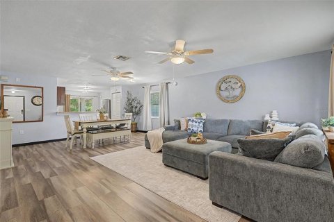House in Dade City, Florida 4 bedrooms, 147.71 sq.m. № 2222765 - photo 8