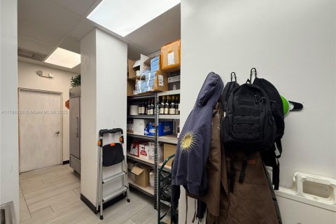 Propiedad comercial en venta en Fort Lauderdale, Florida № 2044377 - foto 6