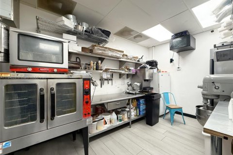 Propiedad comercial en venta en Fort Lauderdale, Florida № 2044377 - foto 4